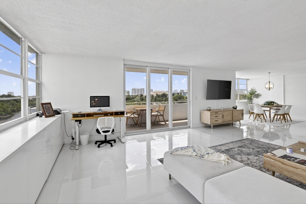 1170 N Federal Highway - Photo 9