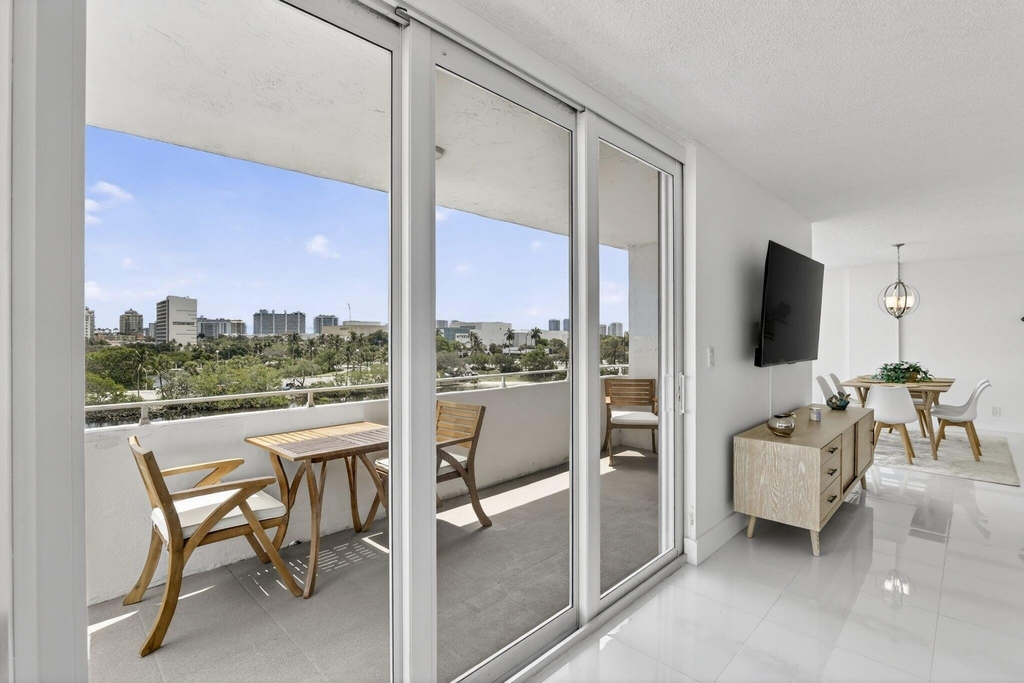 1170 N Federal Highway - Photo 1