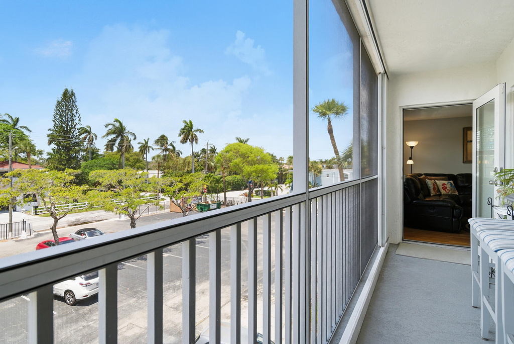 1502 S Lakeside Drive - Photo 6