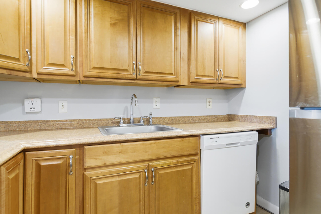 1502 S Lakeside Drive - Photo 9