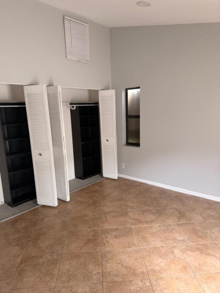 3076 S Oakland Forest Drive - Photo 5