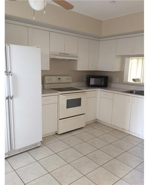 701 Sw 141st Avenue - Photo 0