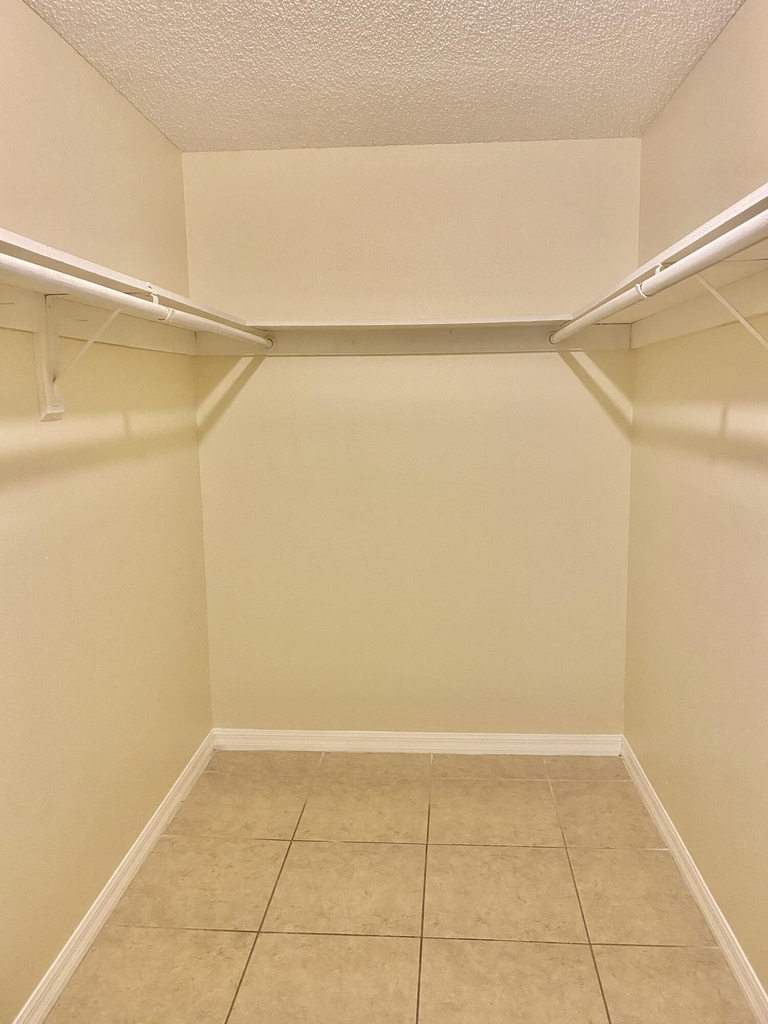 405 Executive Center Drive - Photo 11
