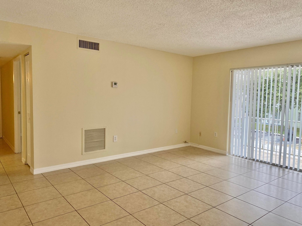 405 Executive Center Drive - Photo 6