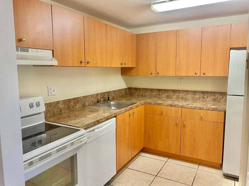 405 Executive Center Drive - Photo 0