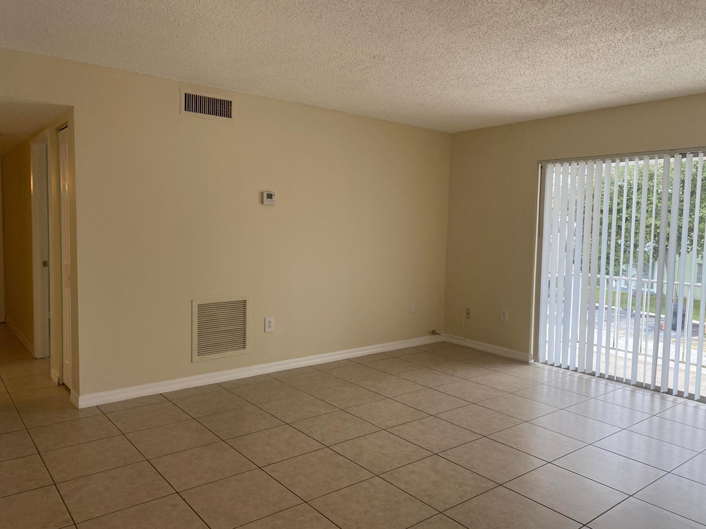 405 Executive Center Drive - Photo 7