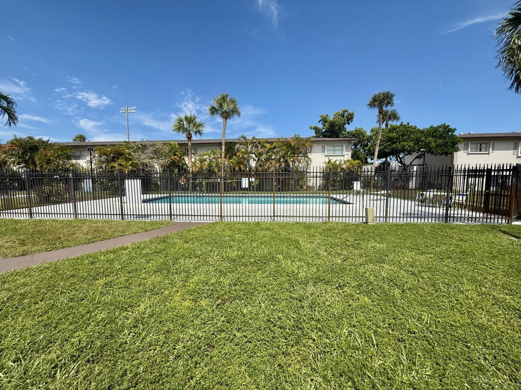 560 Se 2nd Avenue - Photo 16