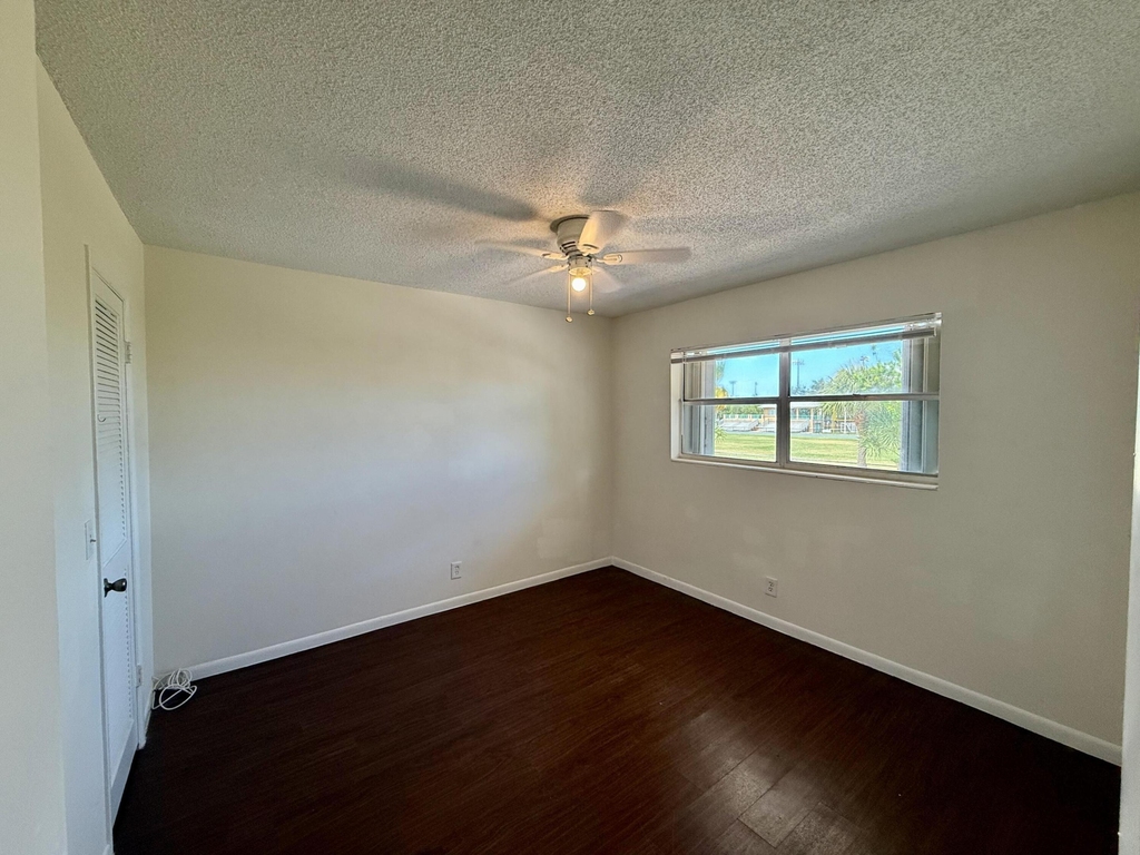 560 Se 2nd Avenue - Photo 10