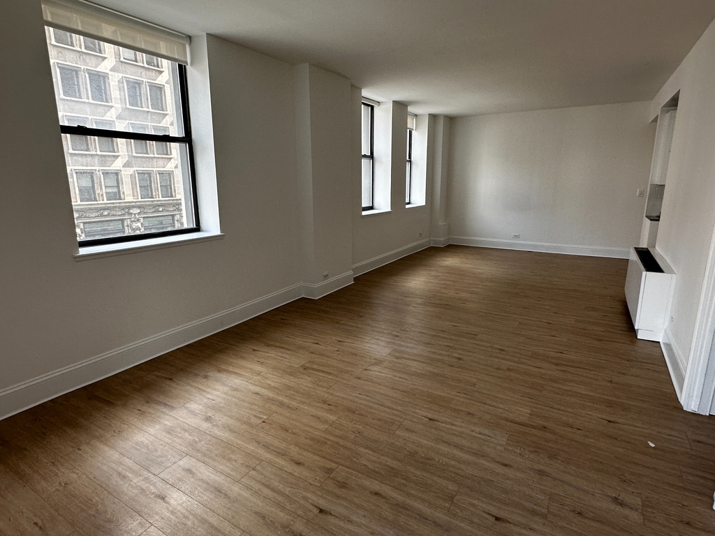 West 34th Street - Photo 11