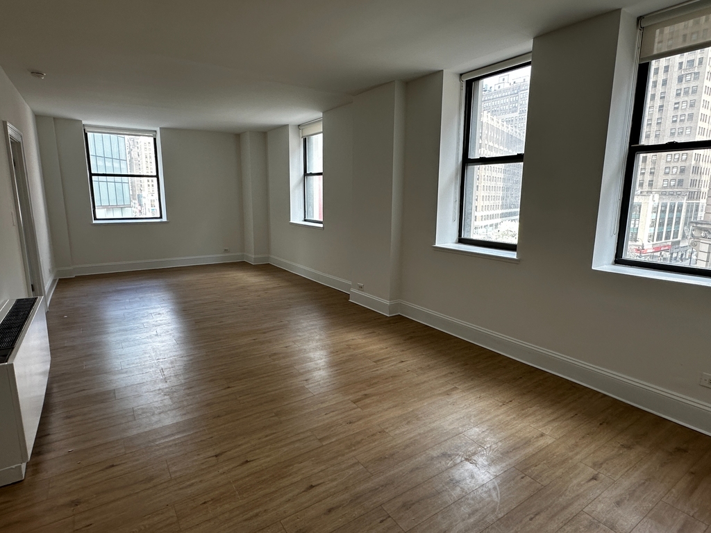 West 34th Street - Photo 0
