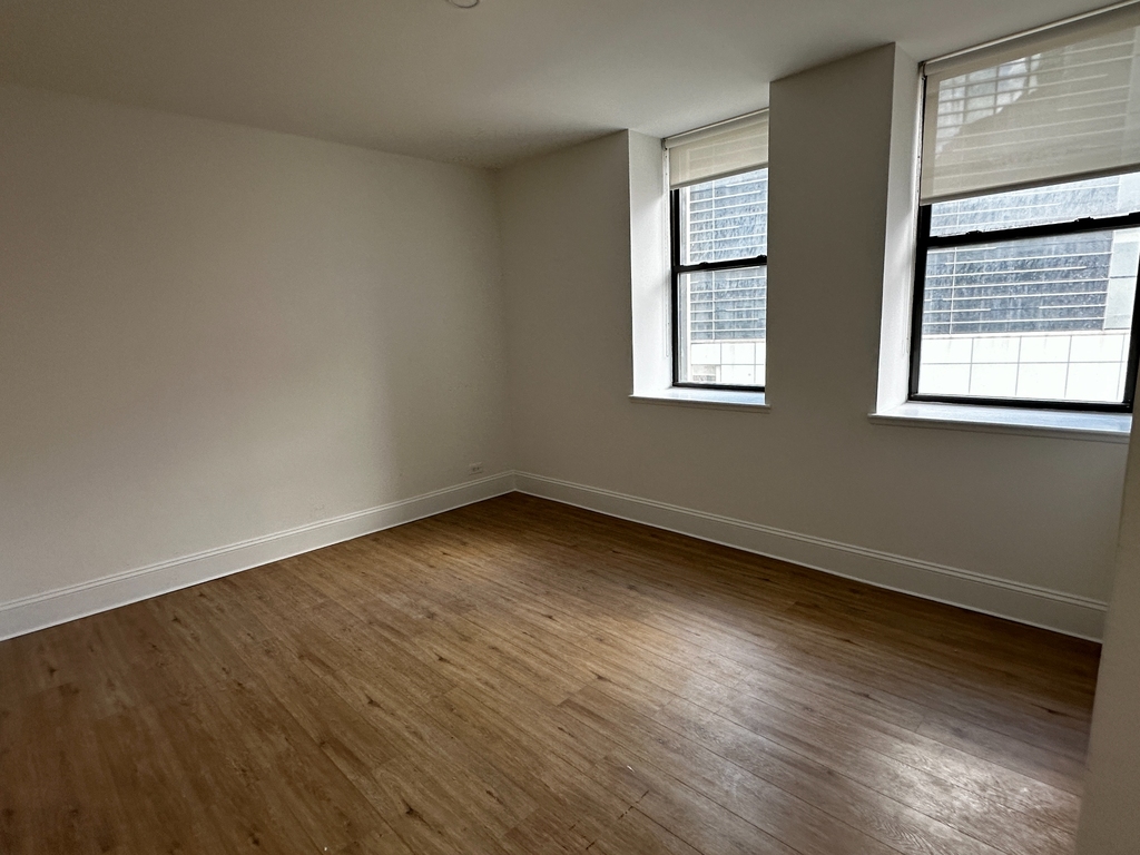West 34th Street - Photo 7