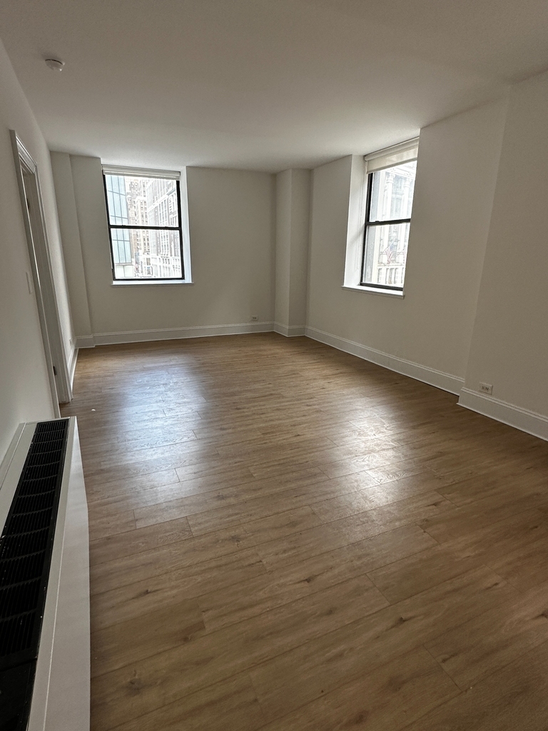 West 34th Street - Photo 4