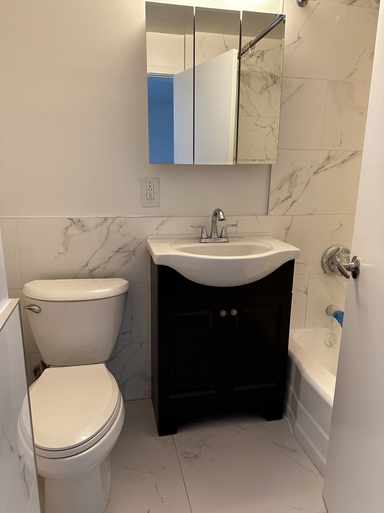 West 34th Street - Photo 9