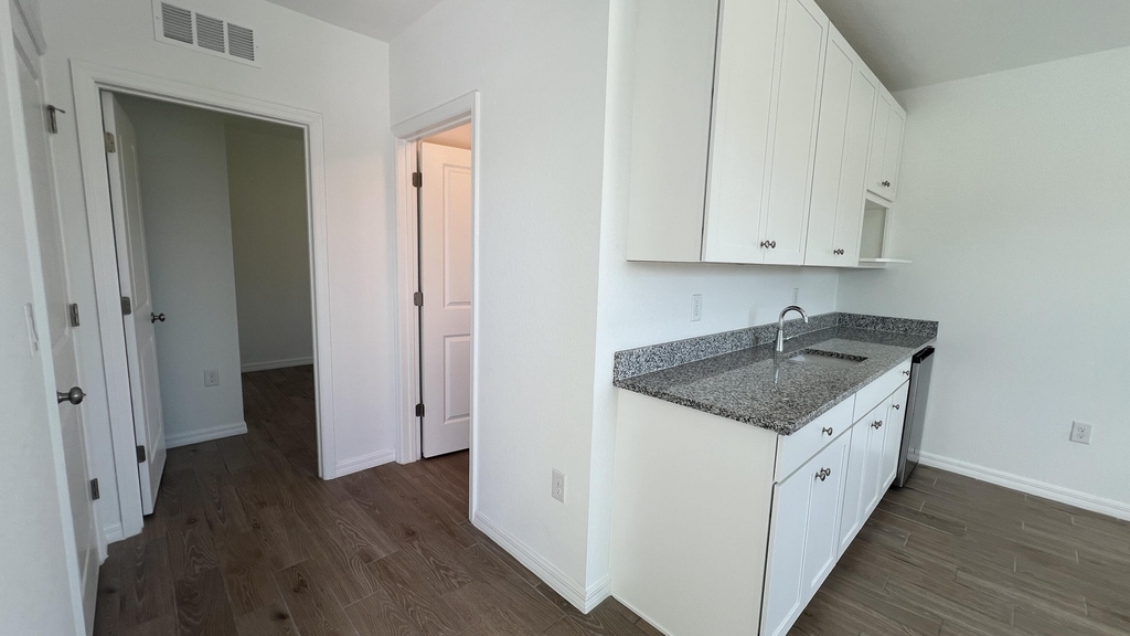 1782 Sw Bayshore Boulevard - Photo 2