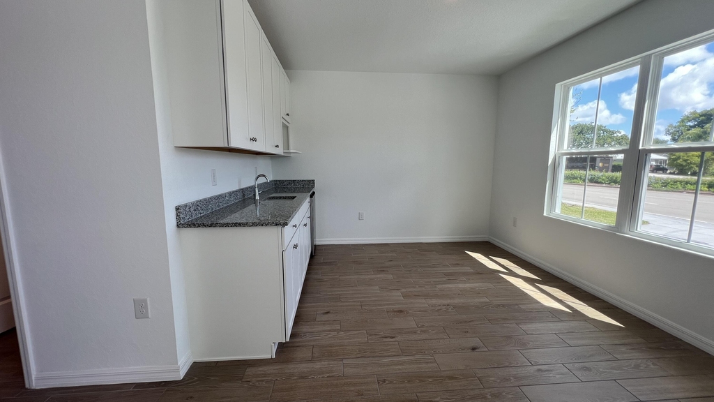 1782 Sw Bayshore Boulevard - Photo 1