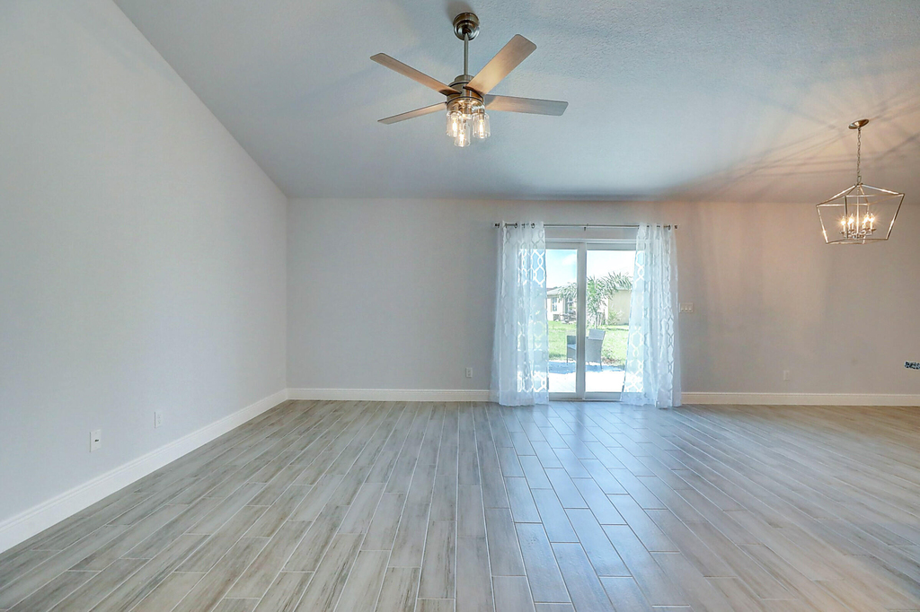 2352 Sw Plum Court - Photo 6