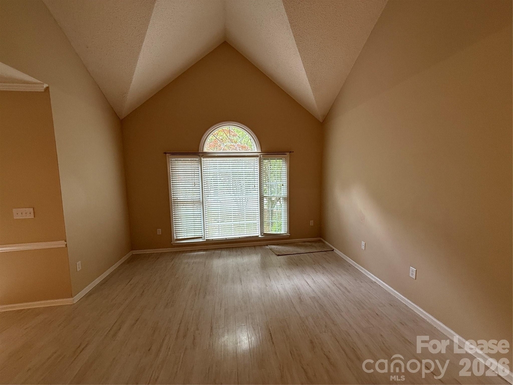 9423 Fairmead Drive - Photo 5