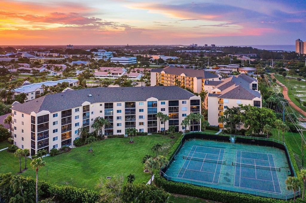 275 Palm Avenue - Photo 0