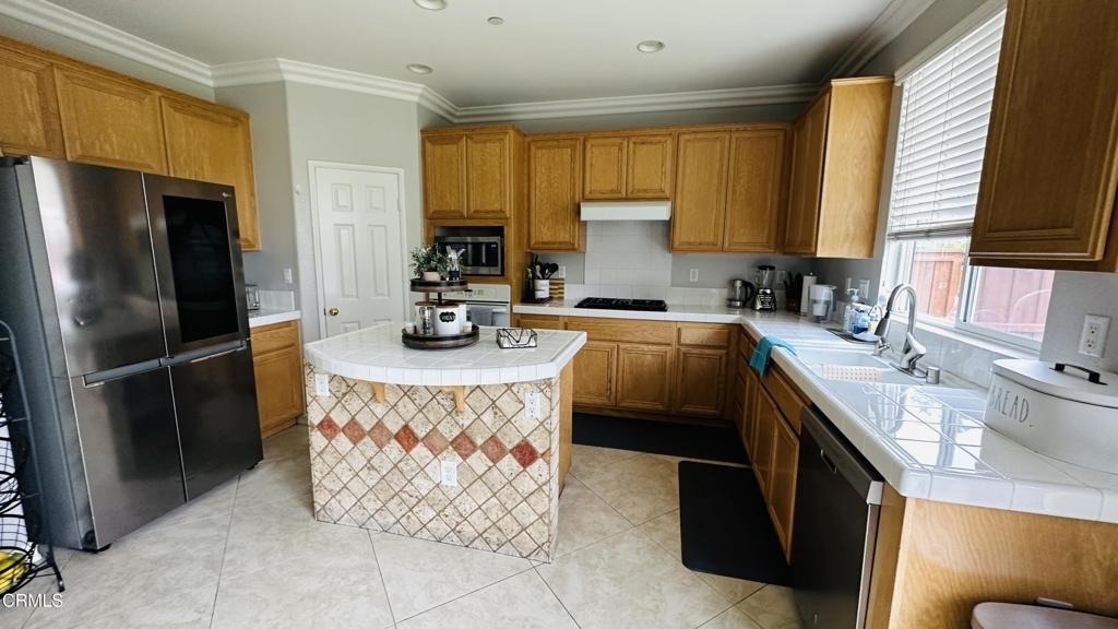 350 Huerta Street - Photo 2
