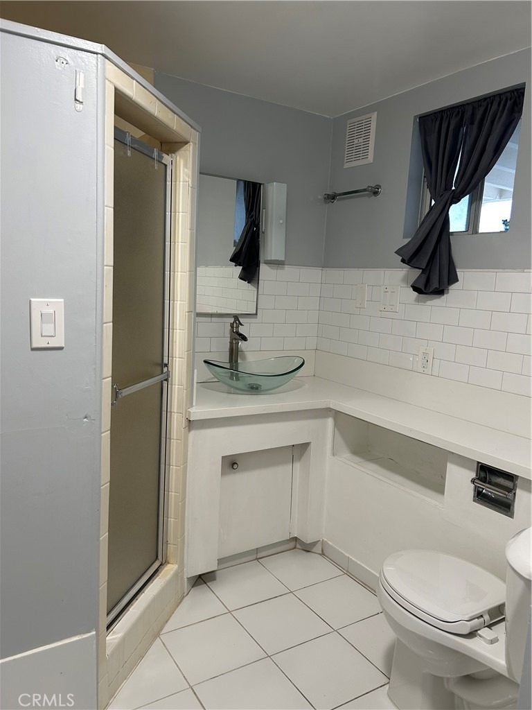 2126 Grandview - Photo 6