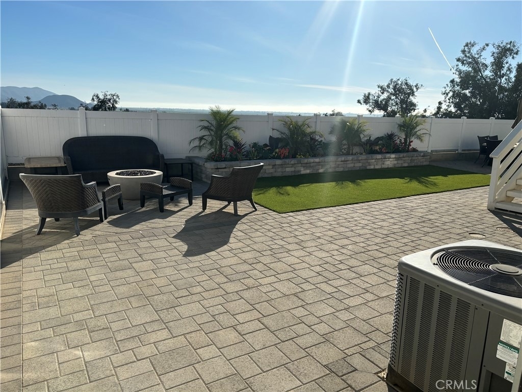 2126 Grandview - Photo 10