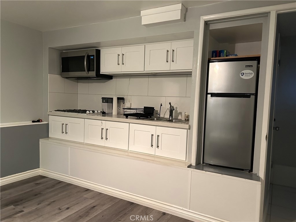 2126 Grandview - Photo 5