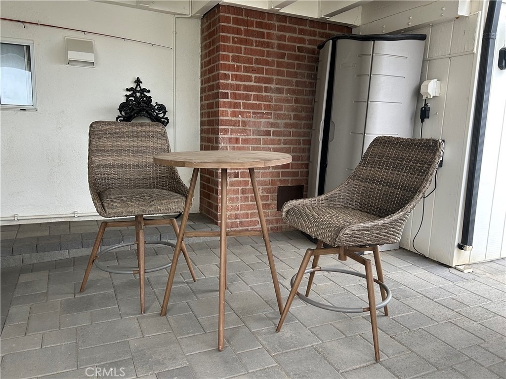 2126 Grandview - Photo 9