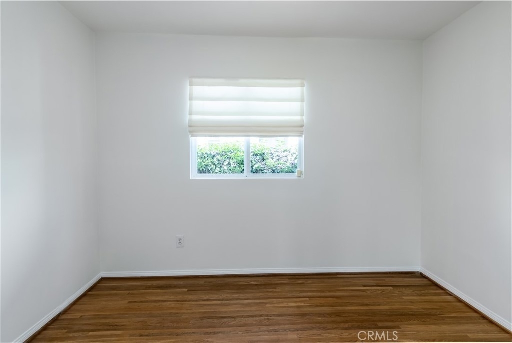 1094 S Plymouth - Photo 19