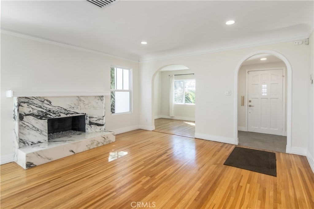 1094 S Plymouth - Photo 1