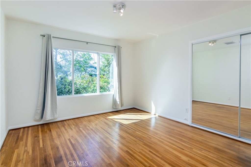 1094 S Plymouth - Photo 13