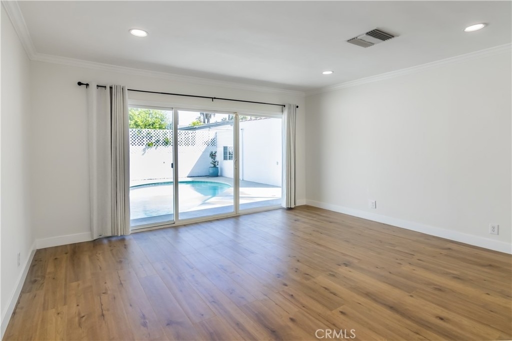 1094 S Plymouth - Photo 14