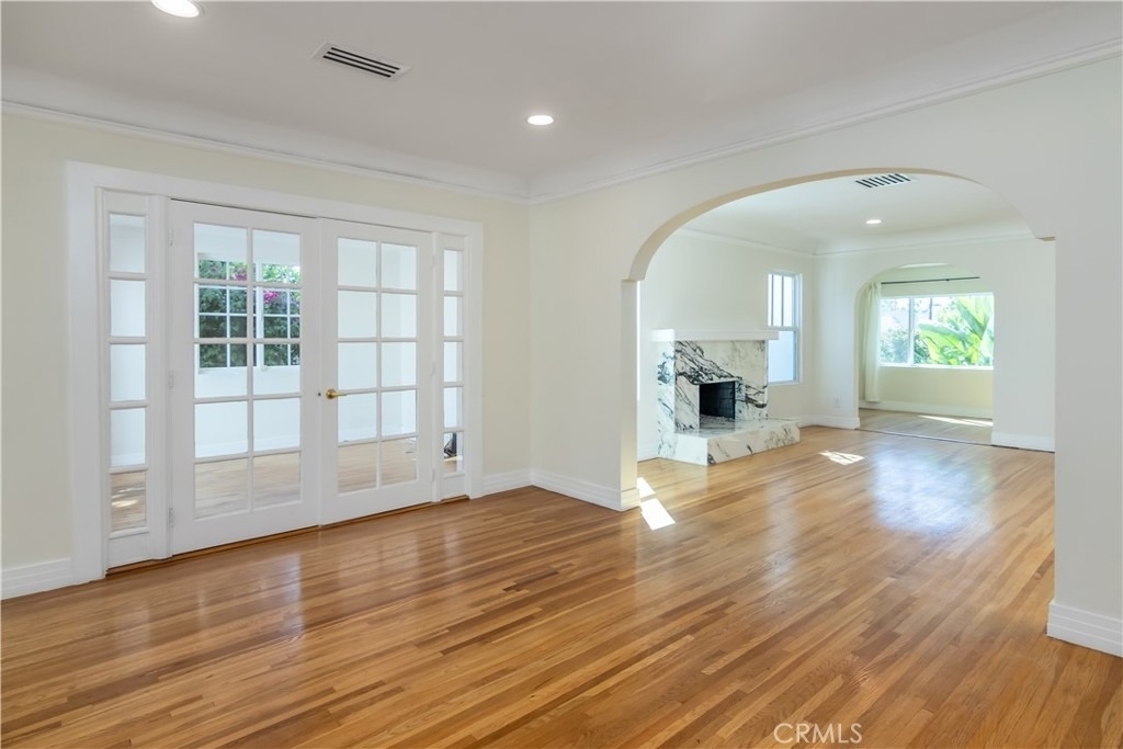 1094 S Plymouth - Photo 3