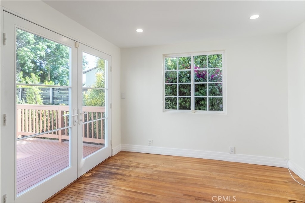 1094 S Plymouth - Photo 9