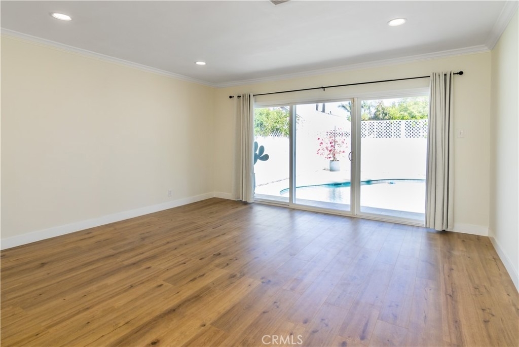 1094 S Plymouth - Photo 15