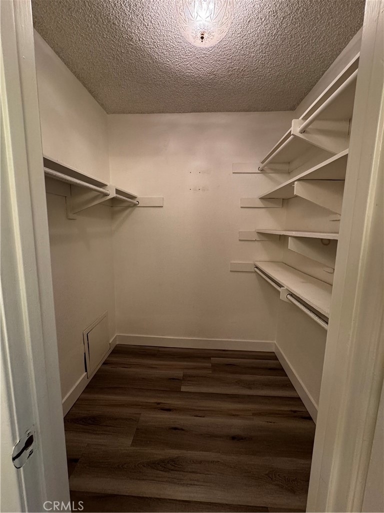 22330 Victory Boulevard - Photo 5