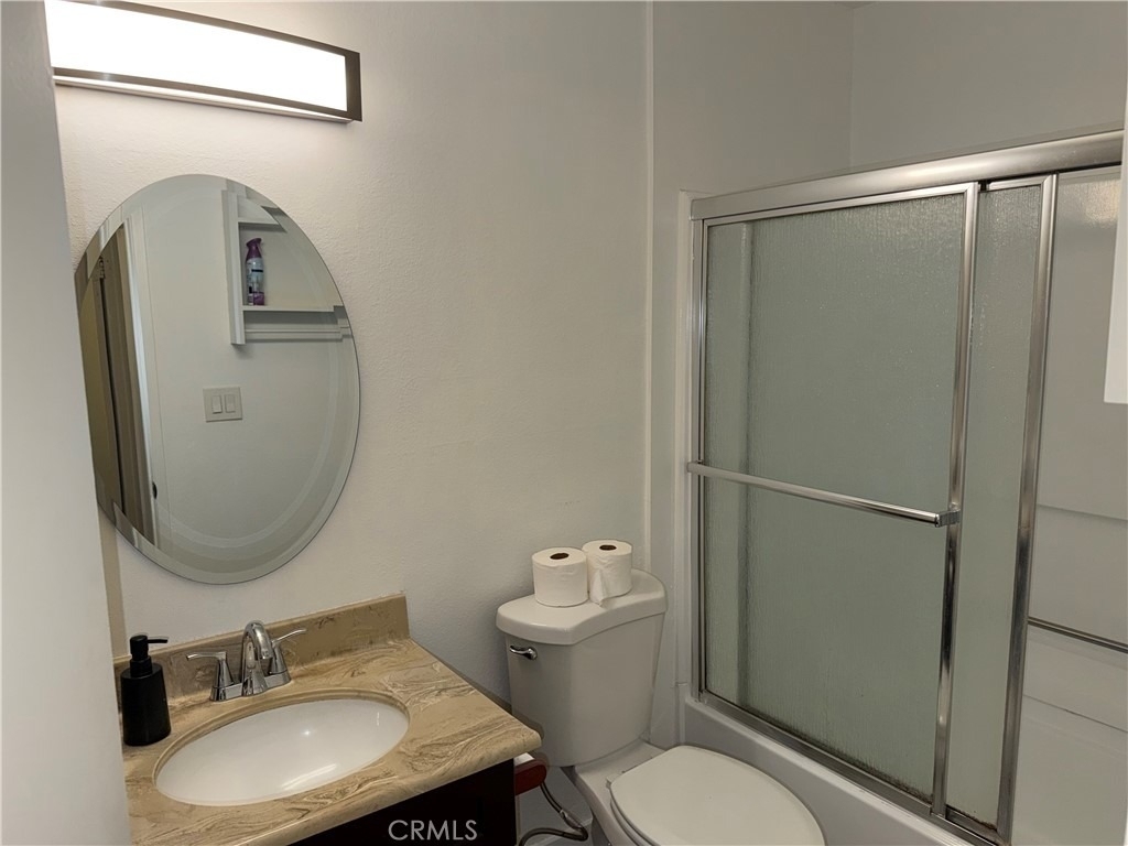 22330 Victory Boulevard - Photo 17