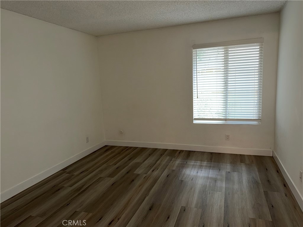 22330 Victory Boulevard - Photo 12