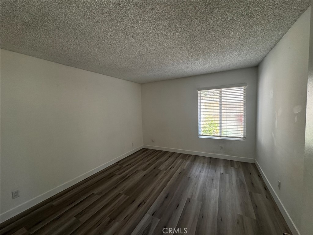 22330 Victory Boulevard - Photo 3