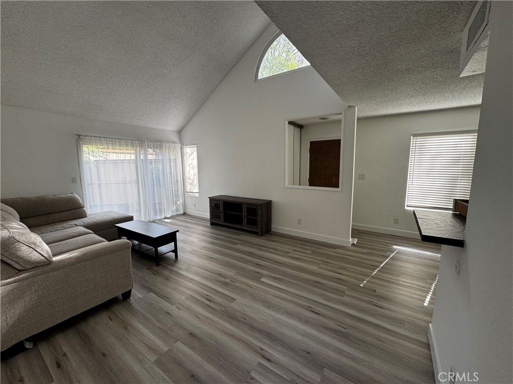 22330 Victory Boulevard - Photo 2
