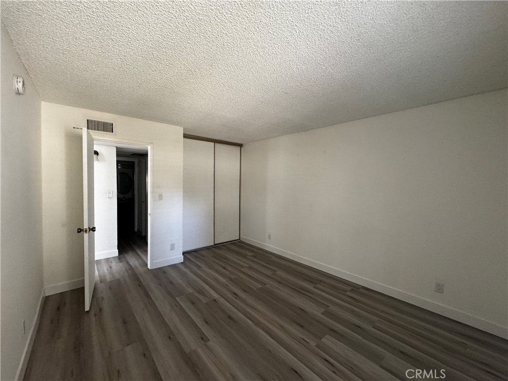 22330 Victory Boulevard - Photo 4