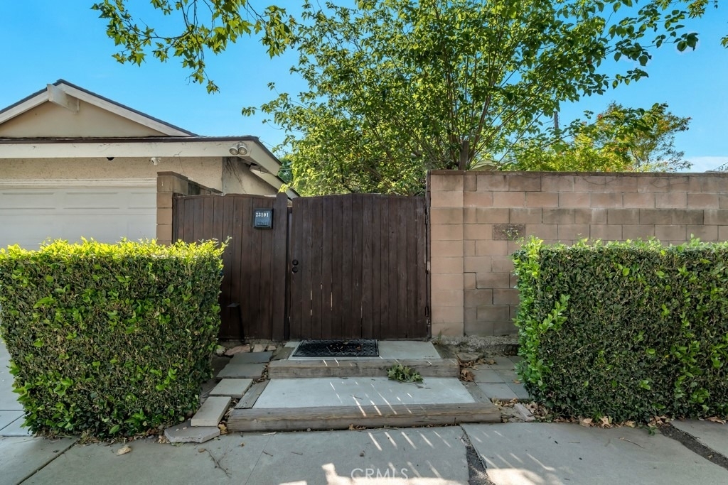 23101 Lanark Street - Photo 13