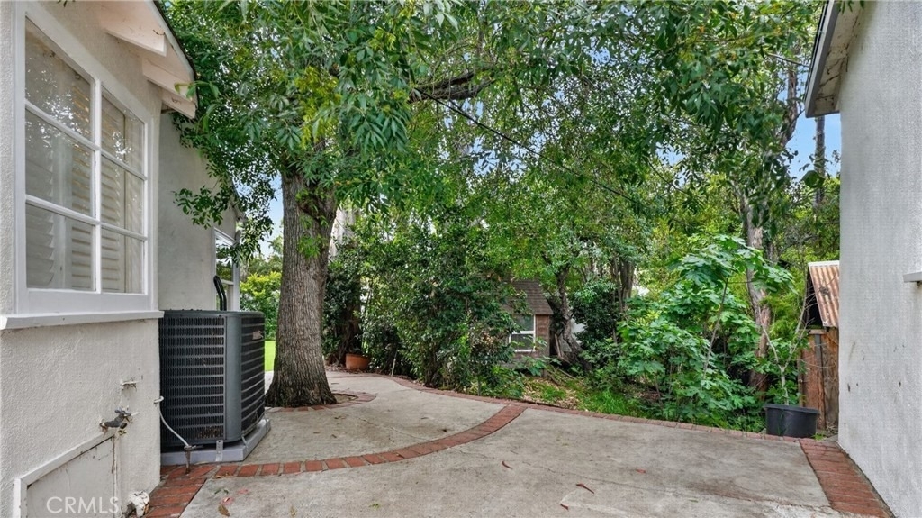 4711 Tyrone - Photo 20