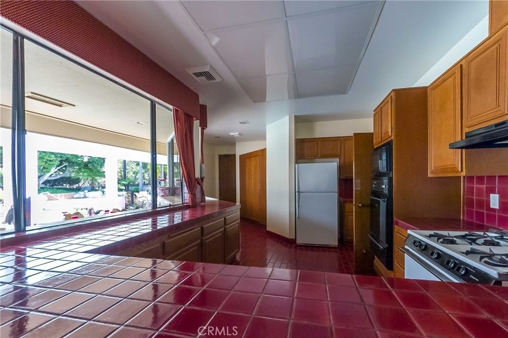 2577 Plaza Del Amo - Photo 45