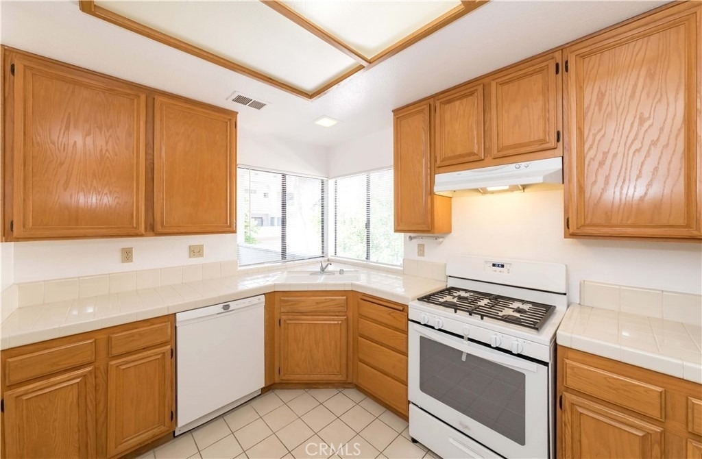 2577 Plaza Del Amo - Photo 10