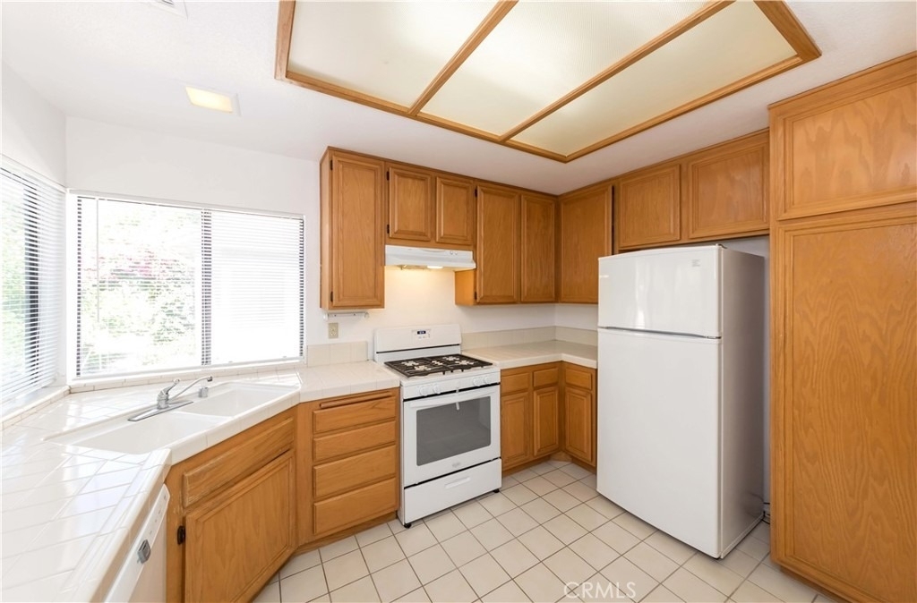2577 Plaza Del Amo - Photo 8