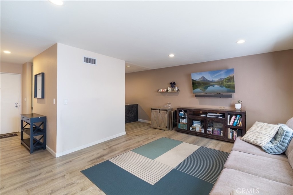 628 E Birch - Photo 0