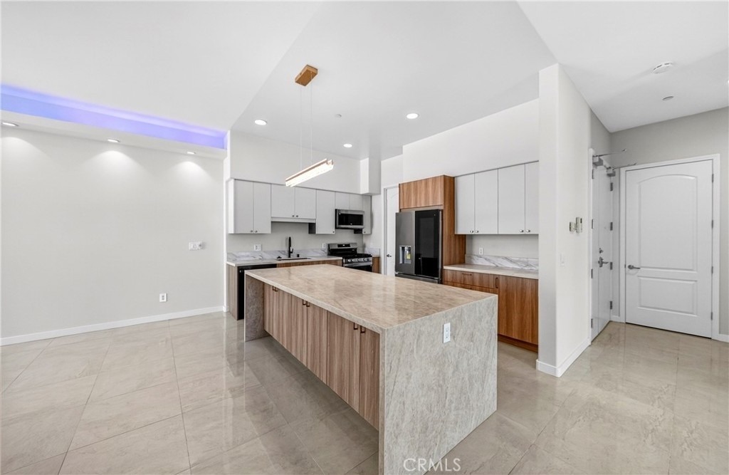 401 N Serrano - Photo 1