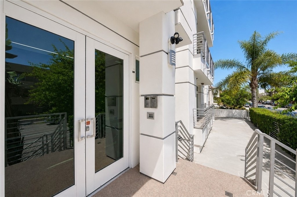 401 N Serrano - Photo 22