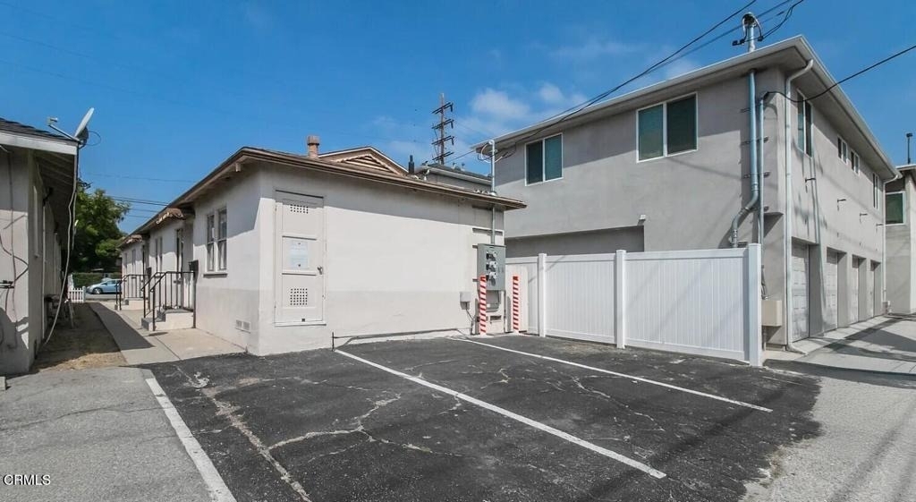 230 N Hollywood Way N - Photo 10