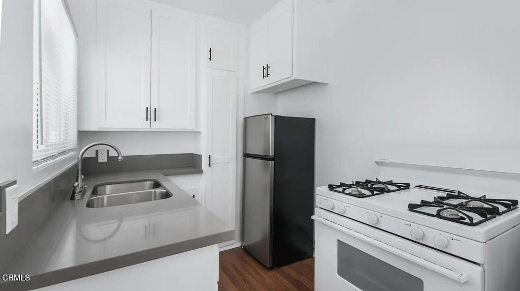 230 N Hollywood Way N - Photo 9